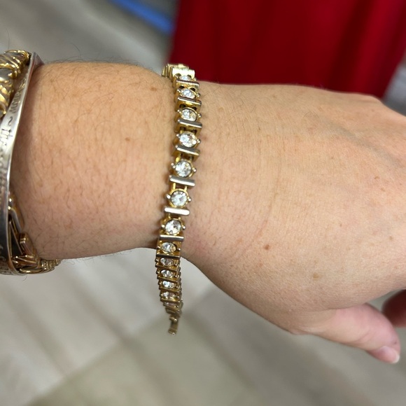 4/$100 rhinestone Elegant Gold and Silver Bracelet 7 inches 😎 - Picture 4 of 7